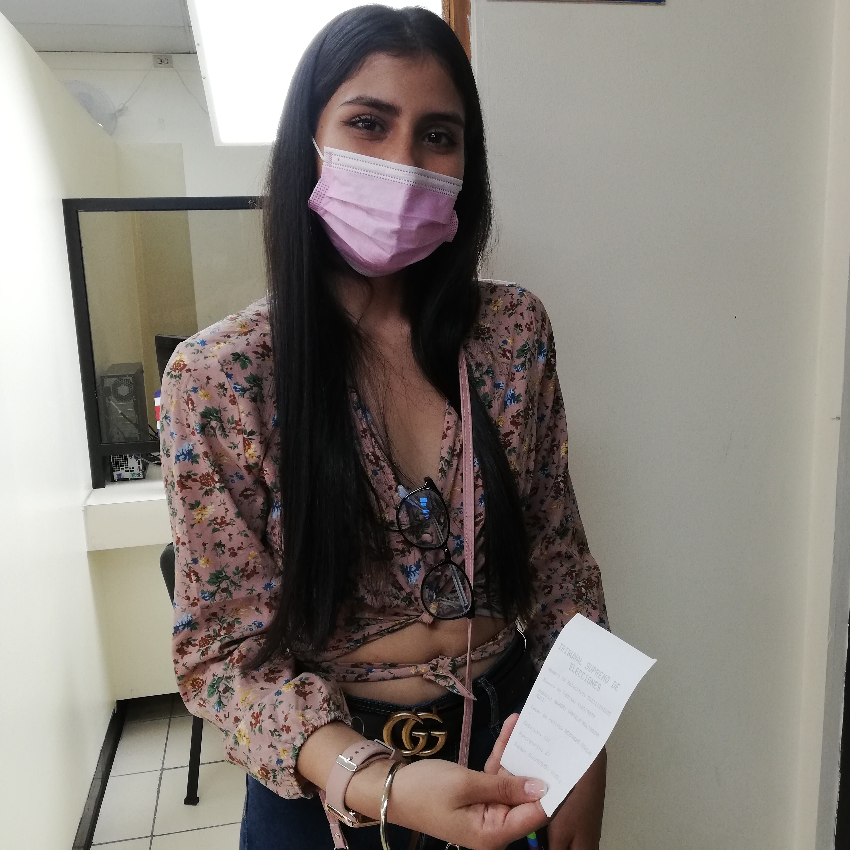 Nahomy Baltodano Ruiz solicitó, por primera vez, su cédula de identidad el 30 de setiembre del 2021, cumple 18 años el 20 de noviembre del 2021 y tenía hasta el 5 de octubre para hacer la solicitud si quería quedar en el padrón electoral de las elecciones presidenciales del 6 de febrero del 2022