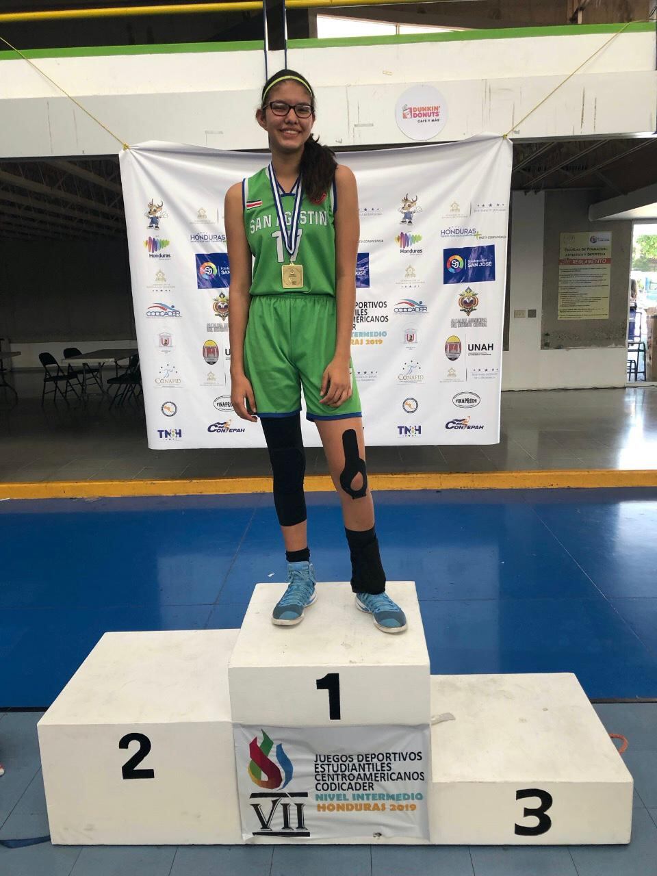 María Alejandra Montero Camareno, Male, jugadora de baloncesto becada en colegio de Massachusetts