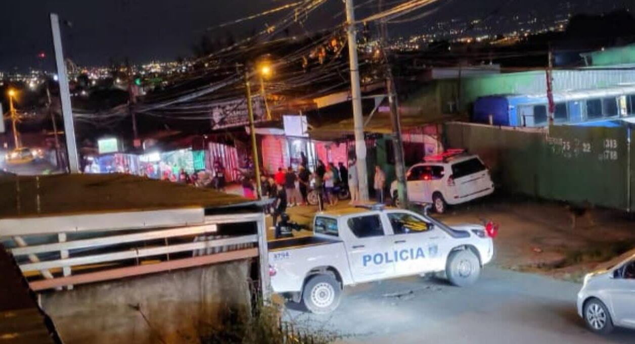 Cuatro personas fueron heridas en un tiroteo en una barbería en San Juan  de Dios en Desamparados