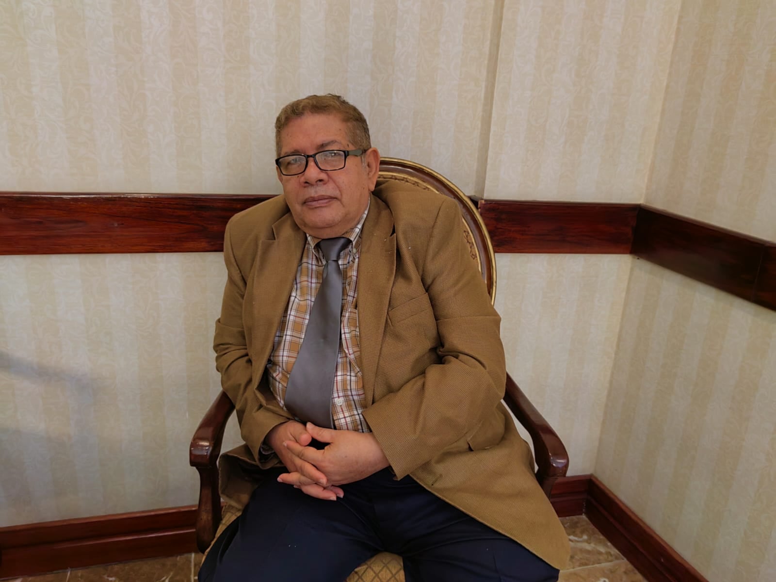 El doctor Adrián Meza Soza, rector de la universidad Pablo Freire de Nicaragua, tuvo que agarrar un poco de ropa, echarla en un maletín y pasar la frontera a Costa Rica por la montaña, ilegal, porque el régimen de Daniel Ortega y Rosario Murillo, ya lo había puesto en la lista negra