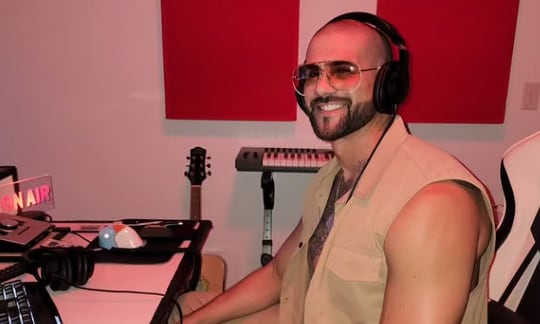 La hija de Bryan Ganoza lanza su primera canción navideña