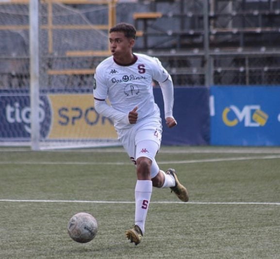 Kenan Myrie juega de lateral derecho en el Alto Rendimiento del Saprissa. Foto: Twitter