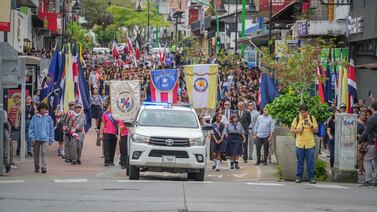 Paseo de los Estudiantes volvió a cobrar vida con más de mil colegiales