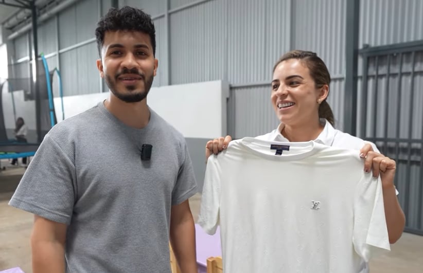 Pintor Roberto Cantillo fue quien compró la camiseta de Araya Vlogs