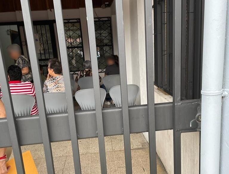 En lugar de preparar maletas para el soñado viaje, los pensionados tuvieron que presentarse ante la Fiscalía. Foto cortesía.