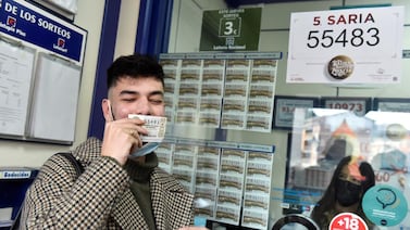 Hombre que ganó la lotería siete veces cuenta sus claves para pegar