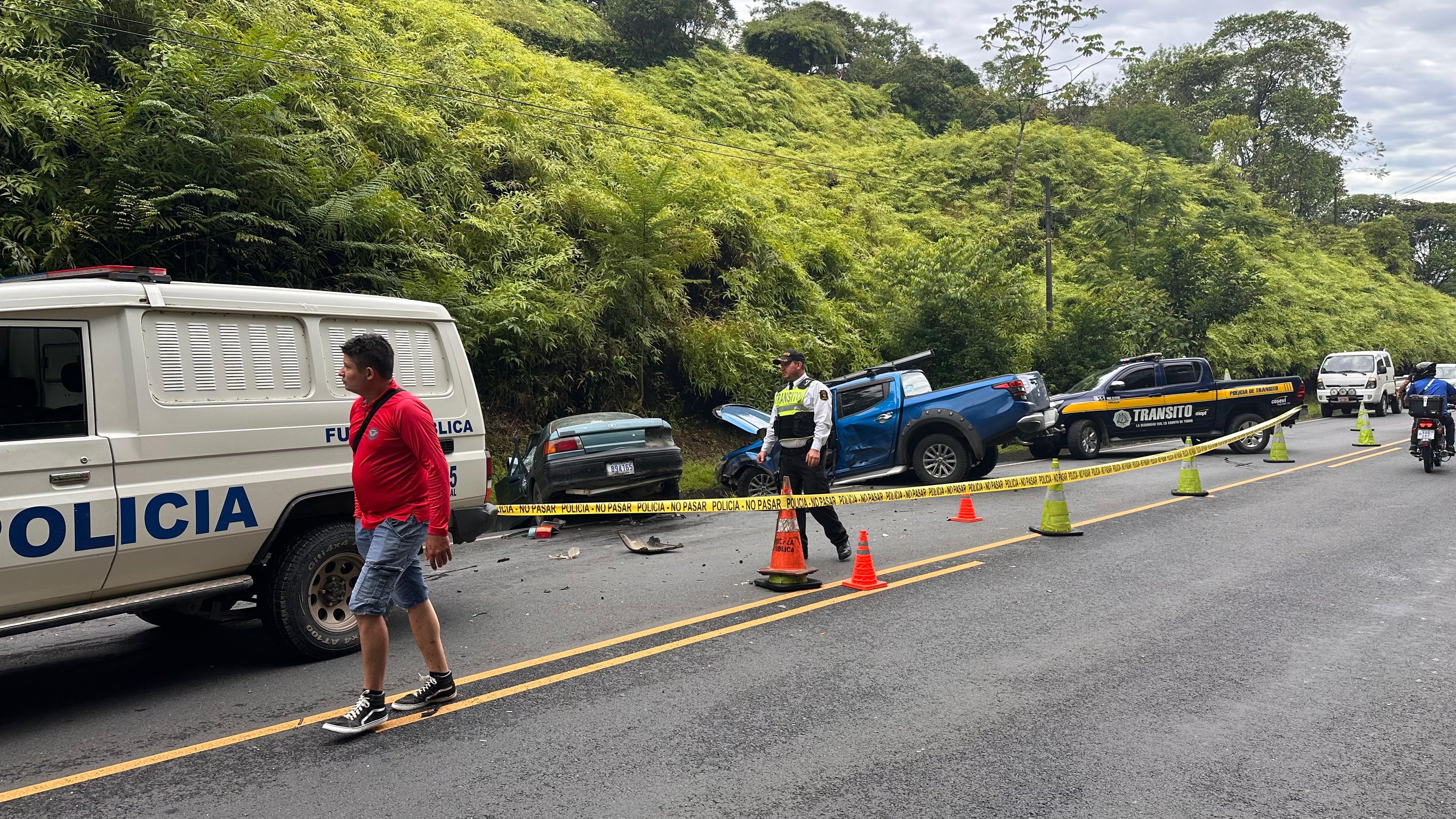 Una aparente invasión de carril habría provocado el accidente de tránsito que dejó una persona fallecida la mañana de este lunes 17 de agosto en Osa. Foto: La Teja