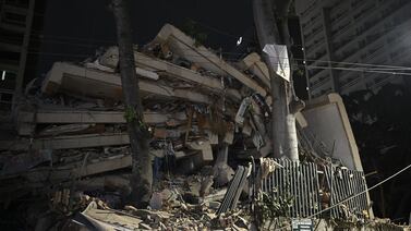 Reconocido futbolista argentino busca desesperado a su esposa y sus dos hijos tras terremoto en Venezuela