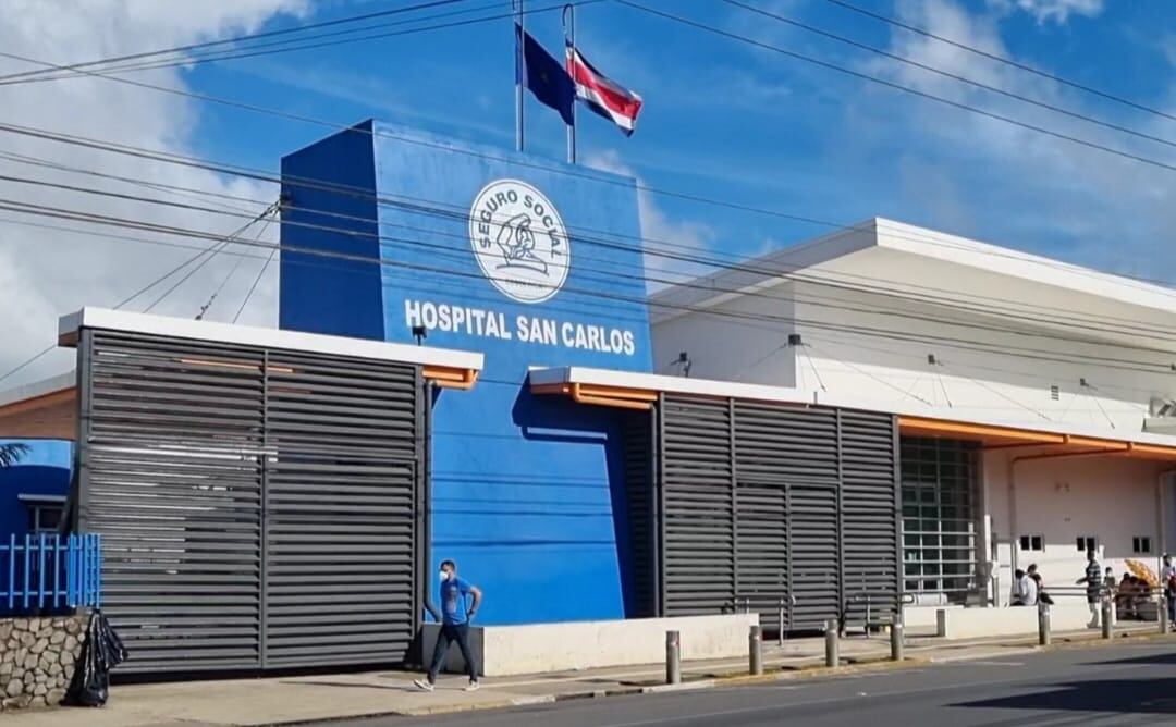 Fachada Hospital San Carlos.