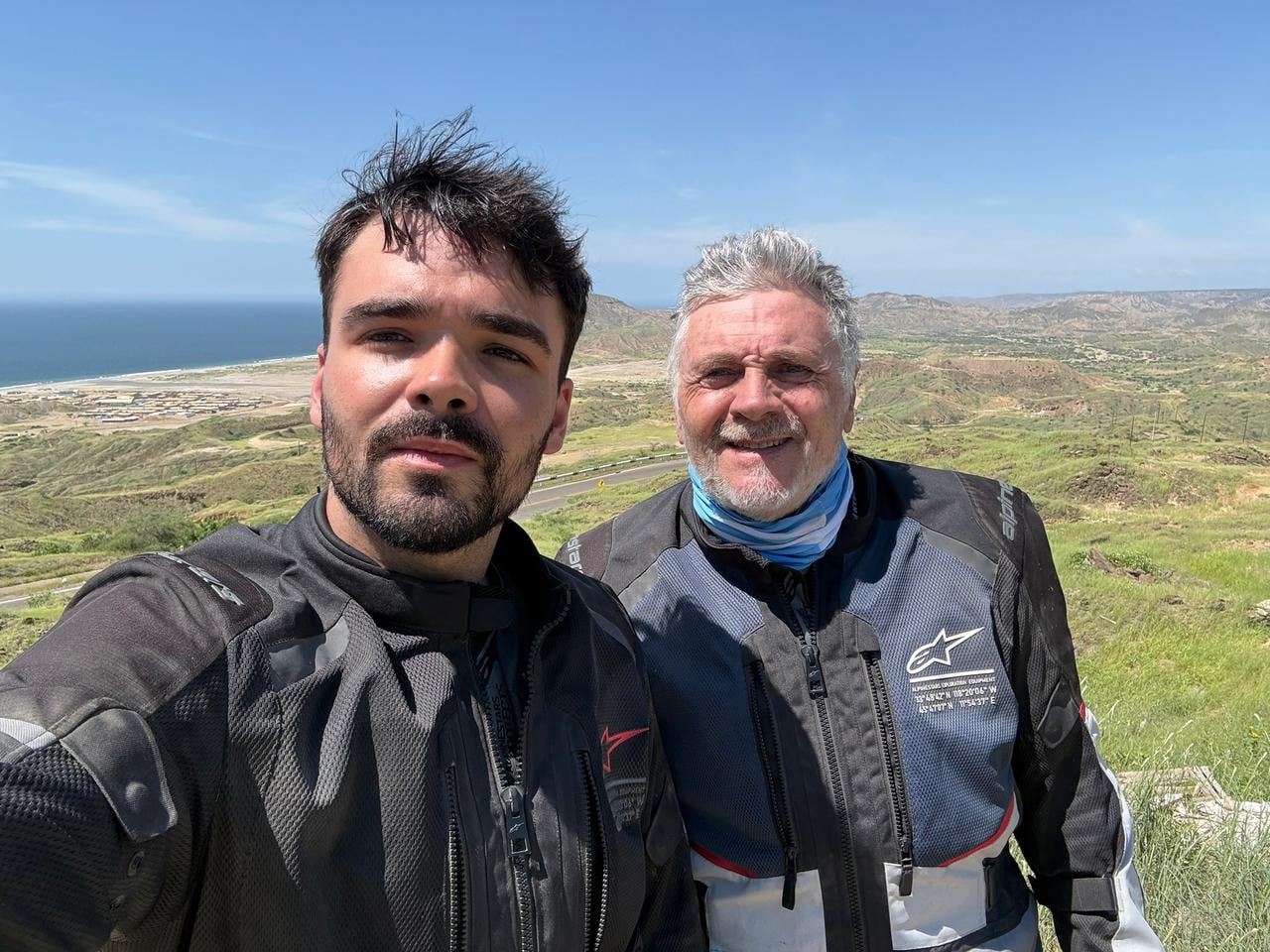 Padre e hijo argentinos recorren América en moto rumbo al Mundial 2026 para ver a Messi.