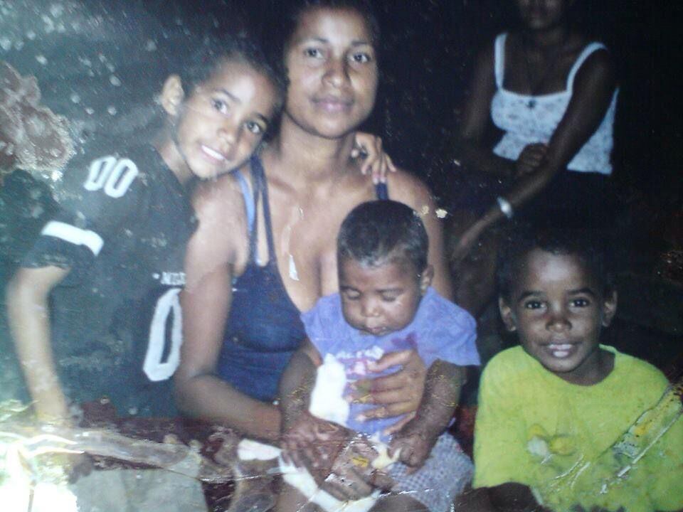 Aida Bosman con Randy, Gerald, Samir Taylor