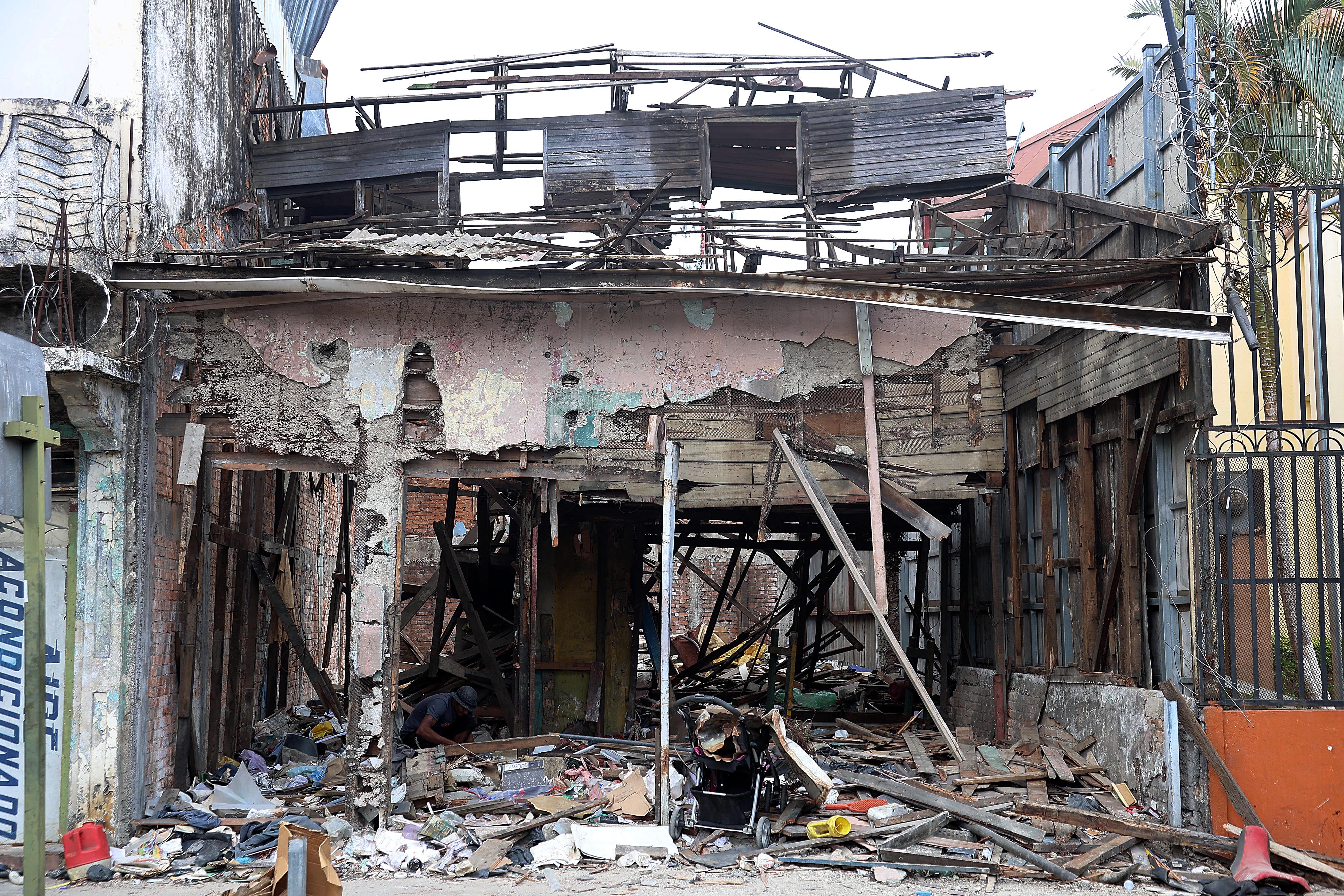 24/04/2024    Barrio Los Angeles, San José. En este local que ahora luce completamente desmantelado donde últimamente funcionó la Zapatería Leiva, ubicado en avenida 12 entre calles 6 y 8, fue donde se dieron las reunones de don Ricardo Saprissa Aymá con algunos vecinos para formalizar el nacimiento del Deportivo Saprissa hace casi 89 años. Foto: Rafael Pacheco Granados