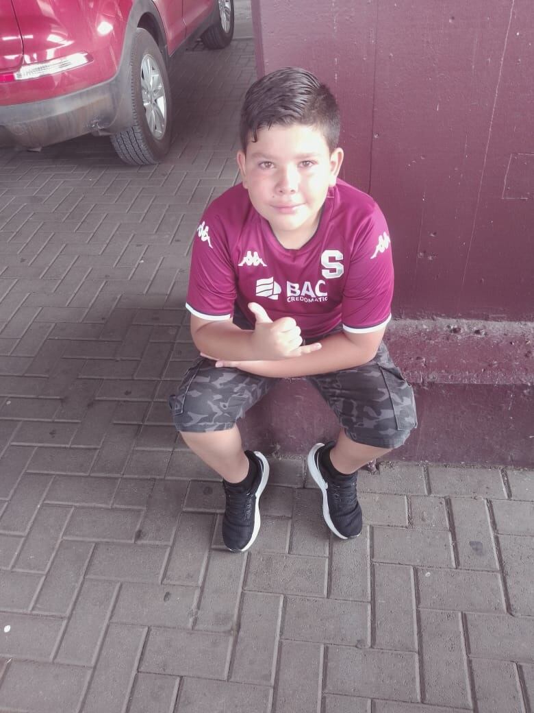 Thiago Rodríguez hizo un sueño realidad, al conocer a Kendall Waston, gracias al exportero José Francisco Porras. Cortesía.