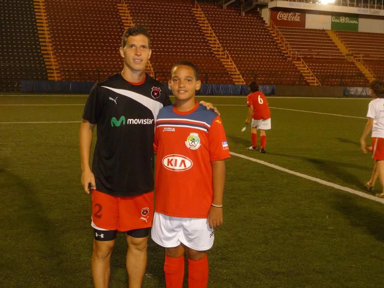 Con esta foto Will Mister Factous probó a los aficionados de Alajuelense. Foto: X @MrAngeloValdes.