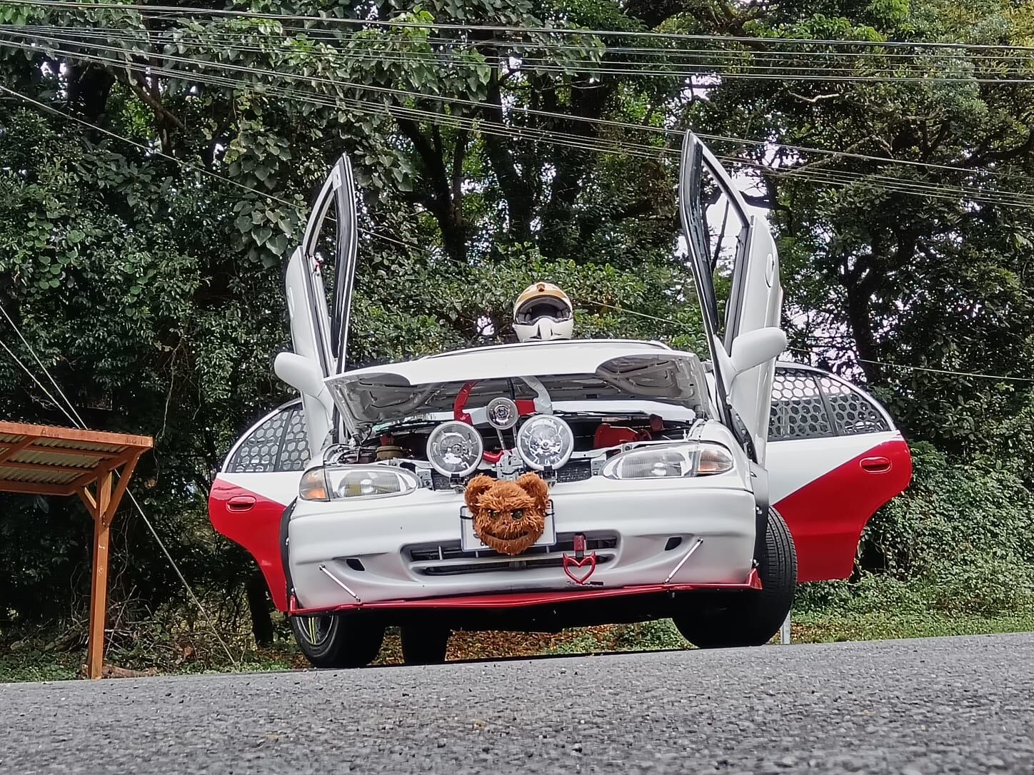 Carmelo, el Accent 94 que parece auto de carreras, pero que rueda en las calles