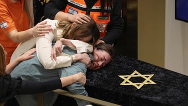 Matanza en la playa: El aterrador secreto que escondían el padre y el hijo que masacraron a 15 personas