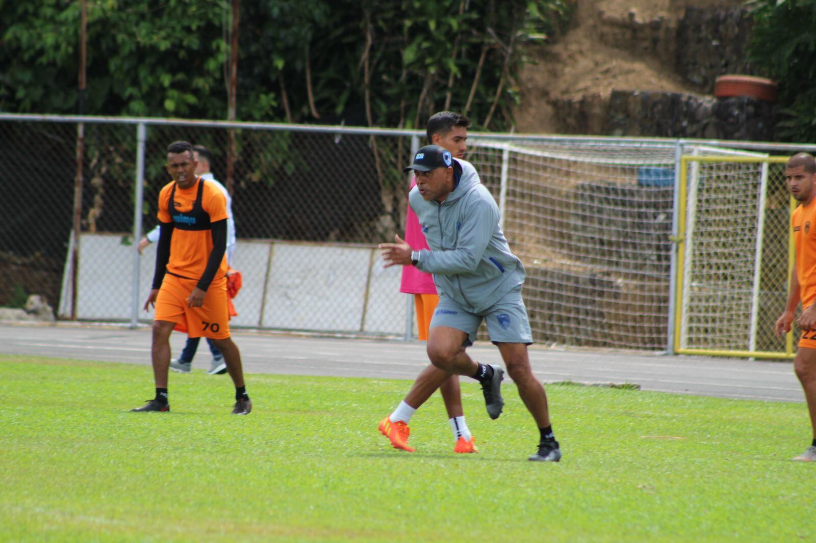 Mauricio Wright, técnico del Municipal Grecia. Prensa MG.