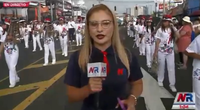 Génesis Castillo, periodista de Noticias Repretel, en los desfiles.