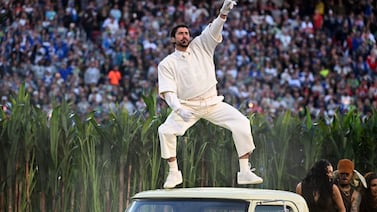 “Se vale llorar”: periodista se quiebra tras mensaje latino de Bad Bunny en el Super Bowl