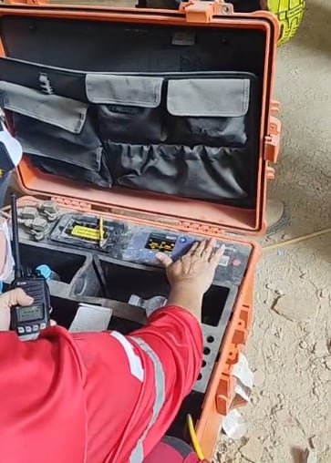 La Cruz Roja Costarricense usa esta máquina durante el rescate del venezolano Hernán Gil. Foto: Captura de video