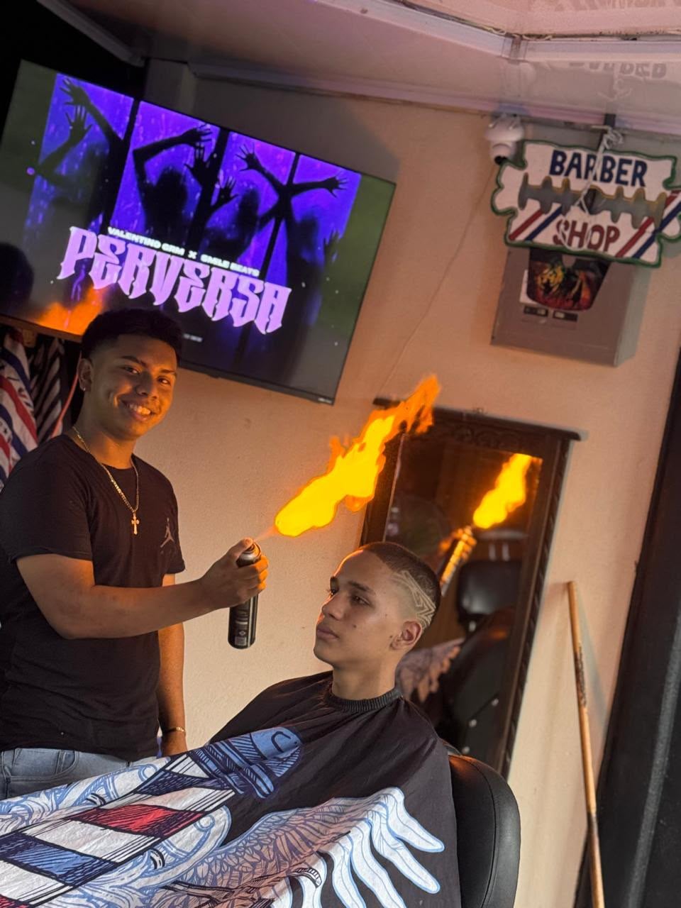A los 18 años Johnson Urbina tiene su propia barbería, ayuda a sus dos hermanos y tocar en la Banda Comunal de La Fortuna le permitió salir adelante tras pruebas durísimas de la vida y se alista para ir a Brasil con la banda