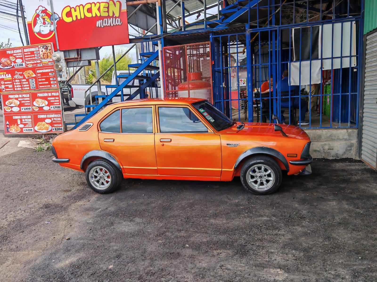 Marco Antonio Camacho es el orgullo dueño de Pepe, un Toyota Corolla de 1971.