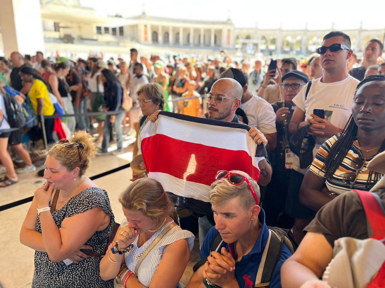 Mauricio Sandino Chavarría jamás imaginó que una cobertura periodística lo llevaría tan cerca del corazón del Vaticano, ni mucho menos que viviría uno de los momentos más impactantes de su vida: hablar cara a cara con el papa Francisco y escuchar de su boca una frase que lo estremeció y lo llenó de orgullo: “¡El mejor café del mundo!”.