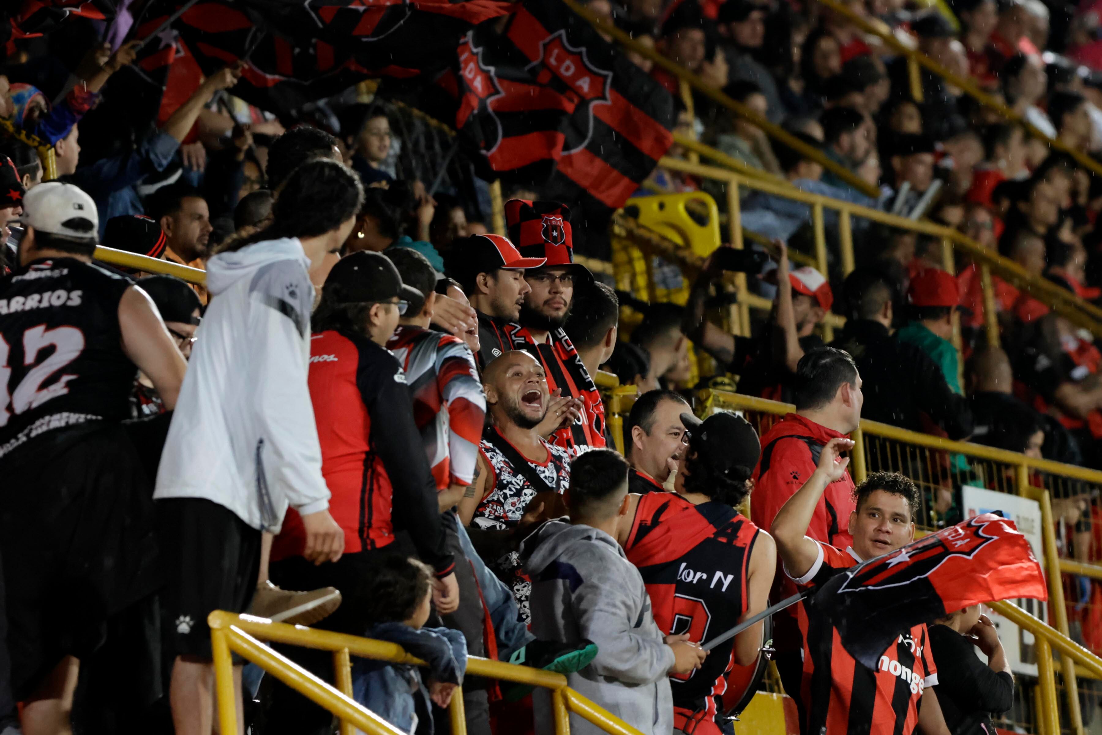 11/11/2023. Estadio Alejandro Morera Soto, Alajuela. Hora: 07:00 p.m. Clásico femenino de la Jornada 13 del Torneo de Clausura 2023 disputado entre la Liga Deportiva Alajuelense (LDA) y el Saprissa FF en el Estadio Alejandro Morera Soto. Fotos: Mayela López