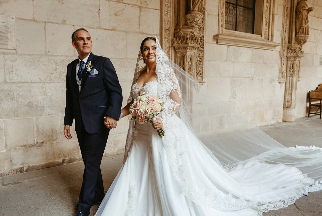 La cantante Arlene Elizondo se casó con el médico ortopedista Lorenzo Castaño el 31 de julio de 2026 en Toledo, España. Cortesía