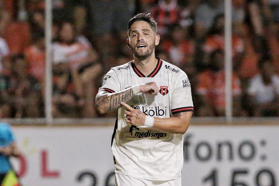 01/172023/ Juego entre Puntarenas FC vs Liga Deportiva Alajuelense por la jornada 02 del torneo clausura de la Liga Promerica en el estadio Lito Pérez / Foto John Durán