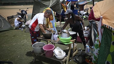 Supervivientes de los terremotos en Venezuela enfrentan una dura lucha por comida y refugio