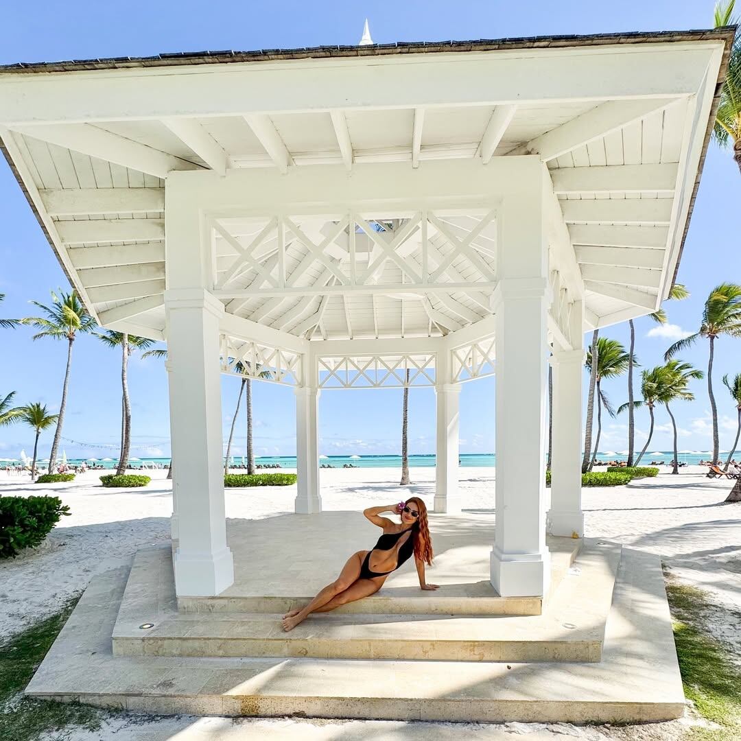 Un verdadero paraíso fue el que eligieron Jonathan Moya y su esposa, la guapísima Joseline Valverde, para pasar su luna de miel.