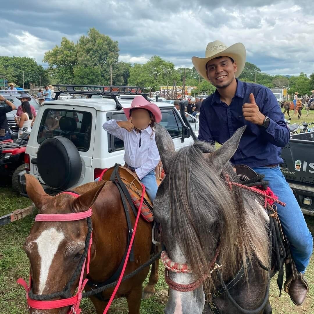 Padre e hija mueren tras caída de árbol sobre casa en Guanacaste.