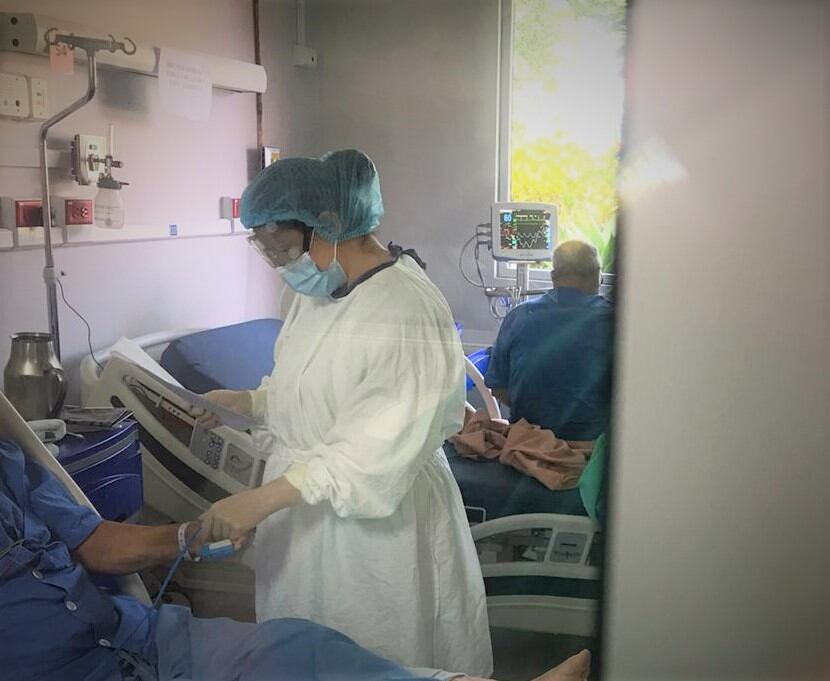 Una de las trabajadoras que hace un esfuerzo, y saca tiempo de su jornada para entregar y leer los emotivos mensajes a los pacientes, es la doctora Arlín Madriz Martínez, de 38 años y con 14 de servir en la Caja.