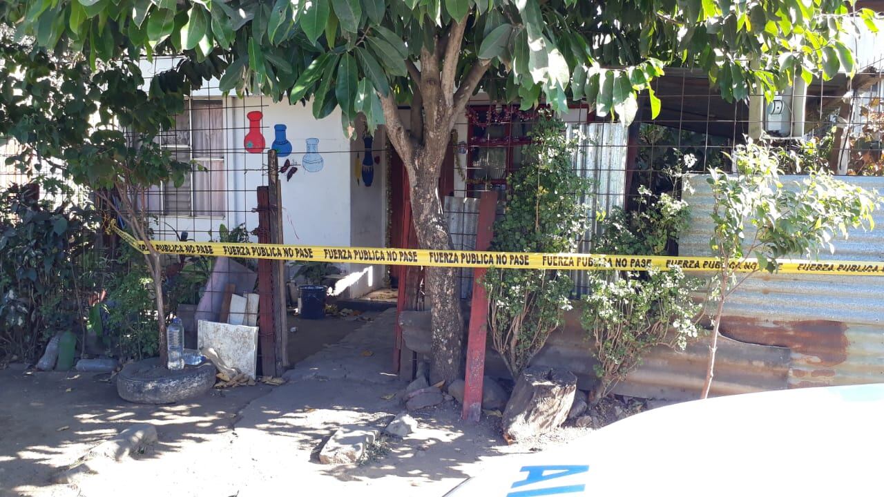 Un policía acabó de dos balazos con la vida de un hombre que, al parecer, trató de atacarlo con un hacha. Foto cortesía.