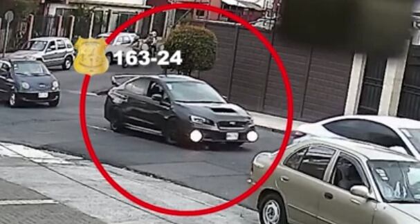 El OIJ necesita encontrar este carro y a su conductor por un grave accidente. Captura de video del OIJ