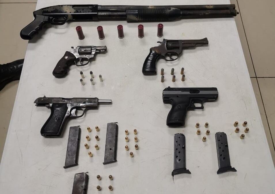 Decomisan armas y drogas a supuestos narcos que amenazaron a familia. Foto MSP.