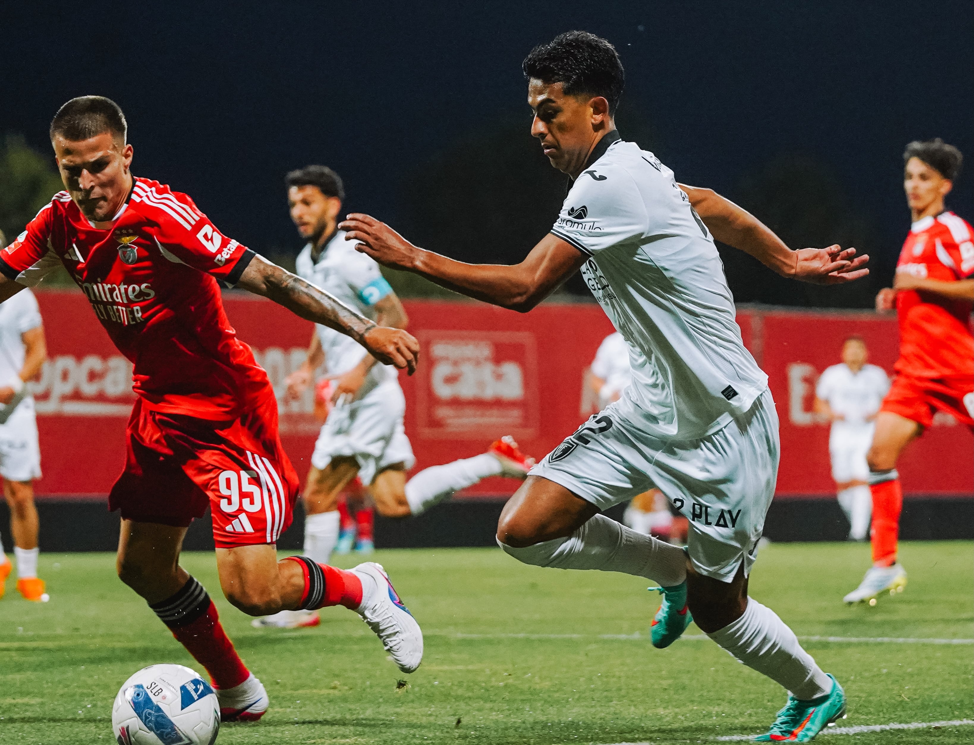 Álvaro Zamora fue titular contra el Benfica II en la liga de ascenso de Portugal.