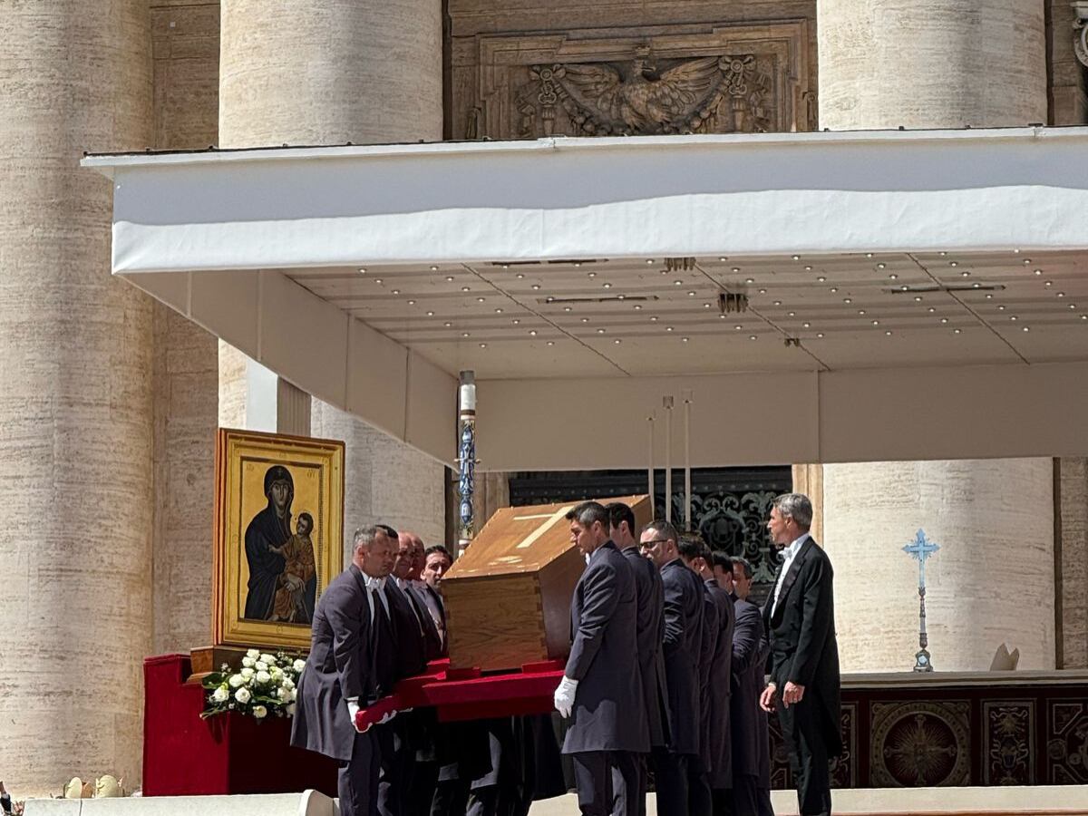 Don Francisco vivió de cerquita la salida del ferretro.