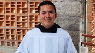 Menor de 10 hermanos volvió a casa para convertirse en el primer sacerdote originario de Guatuso