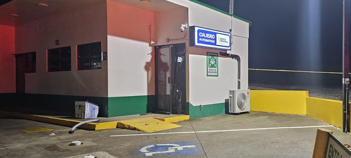 Robo de cajero automático en Tierra Blanca de Cartago