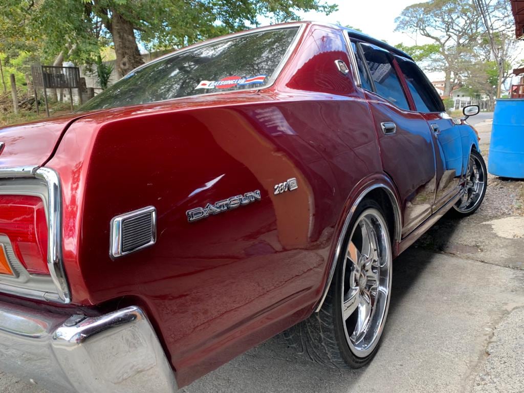 Para Diederick Cantillo Solano su Datsun 220C de 1977 no es un carro cualquiera, es su compa de vida, crecieron juntos y lo ha visto toda la vida, por eso es su amigo de grandes aventuras y lo amó desde que lo conoció.