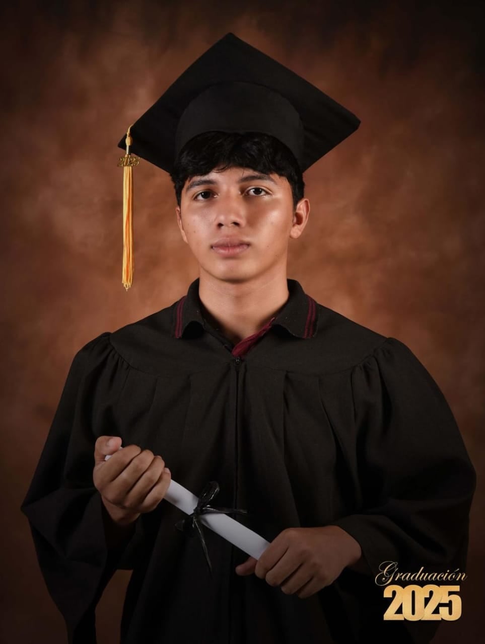 Brandon Ojeda Rivas tiene apenas 17 años y ya puede decir que es histórico porque nunca antes un vecino de Siquirres había logrado meterse entre los 15 mejores promedios del examen de admisión del Tecnológico de Costa Rica (TEC)