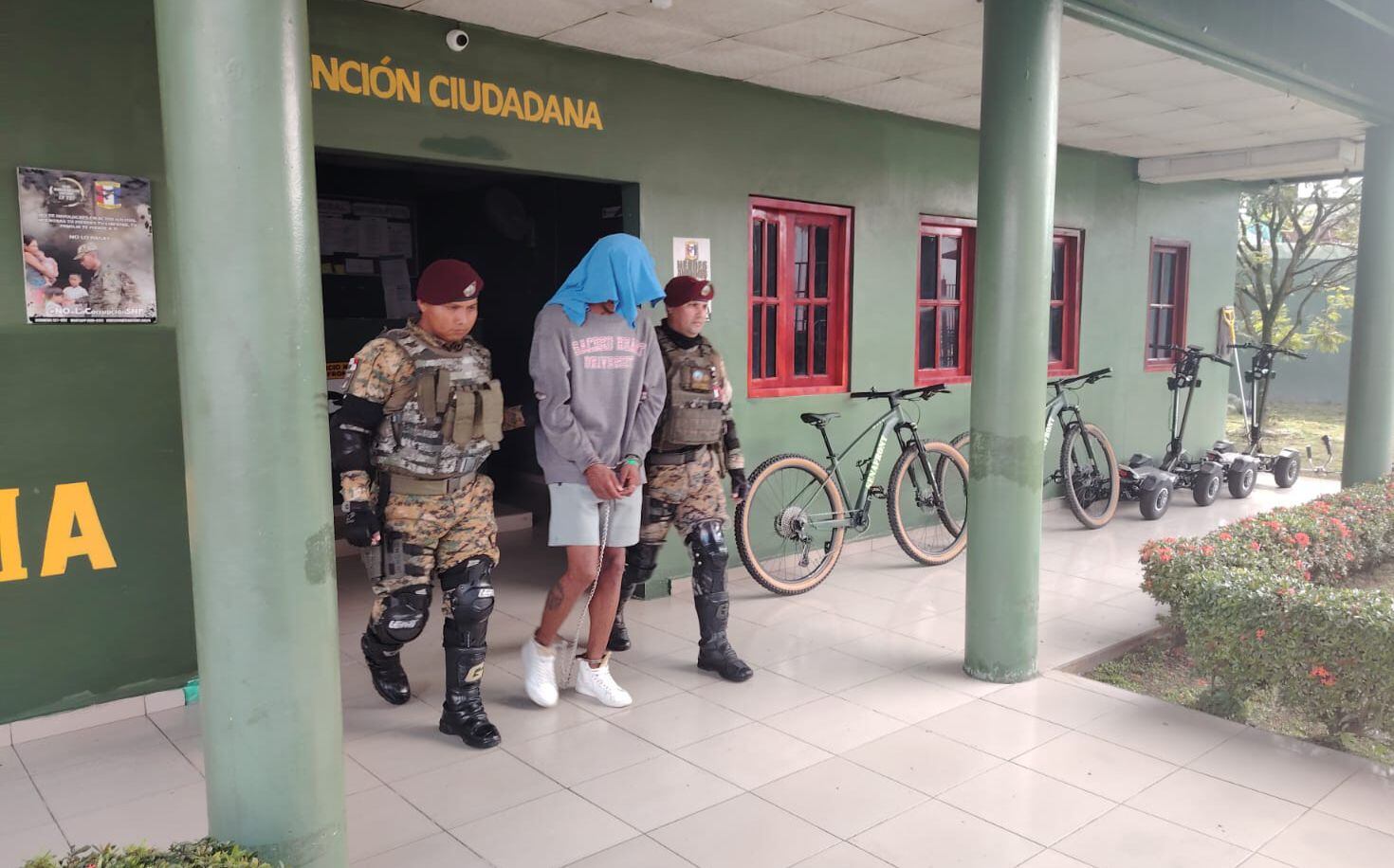 Un venezolano de apellidos Bolívar Torrealba huyó hacia Panamá luego de que ocurriera el terrible homicidio de Bismark González Quintero en una cuartería en Tuetal Sur de San José, en Alajuela. Foto: Senafront para La Teja