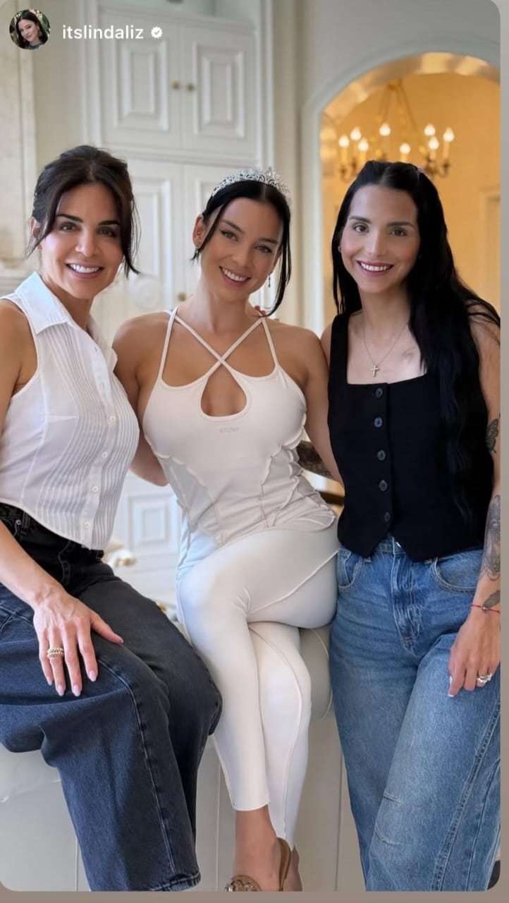 Lynda Díaz y sus hijas