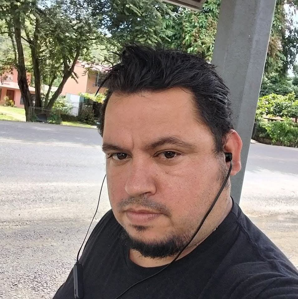 Rigo Alberto Zúñiga Arroyo, conocido como Juan Bautista, de 41 años, no pudo terminar de disfrutar el esfuerzo que estaba cosechando desde hacía cinco años por culpa de la violencia, a él lo mataron cuando estaba trabajando en San Mateo, Alajuela. Foto: Tomada de redes sociales