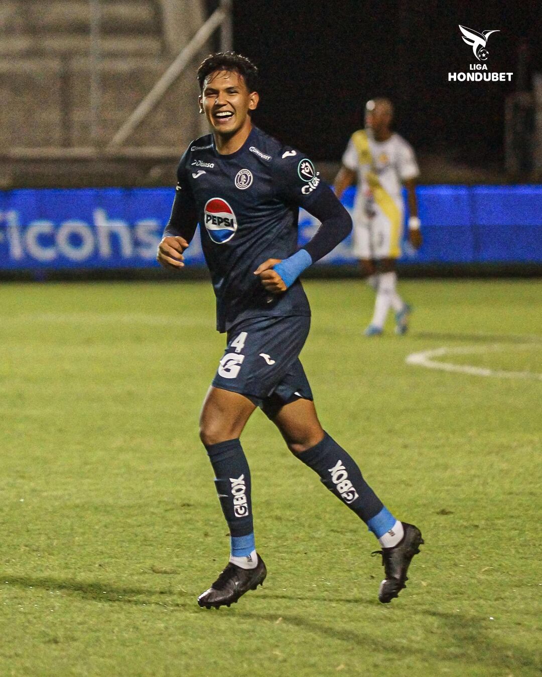 El defensor Luis Vega recibió una oferta del Saprissa pero la rechazó, según confirmó su padre al diario Diez. Instagram Luis Vega.
