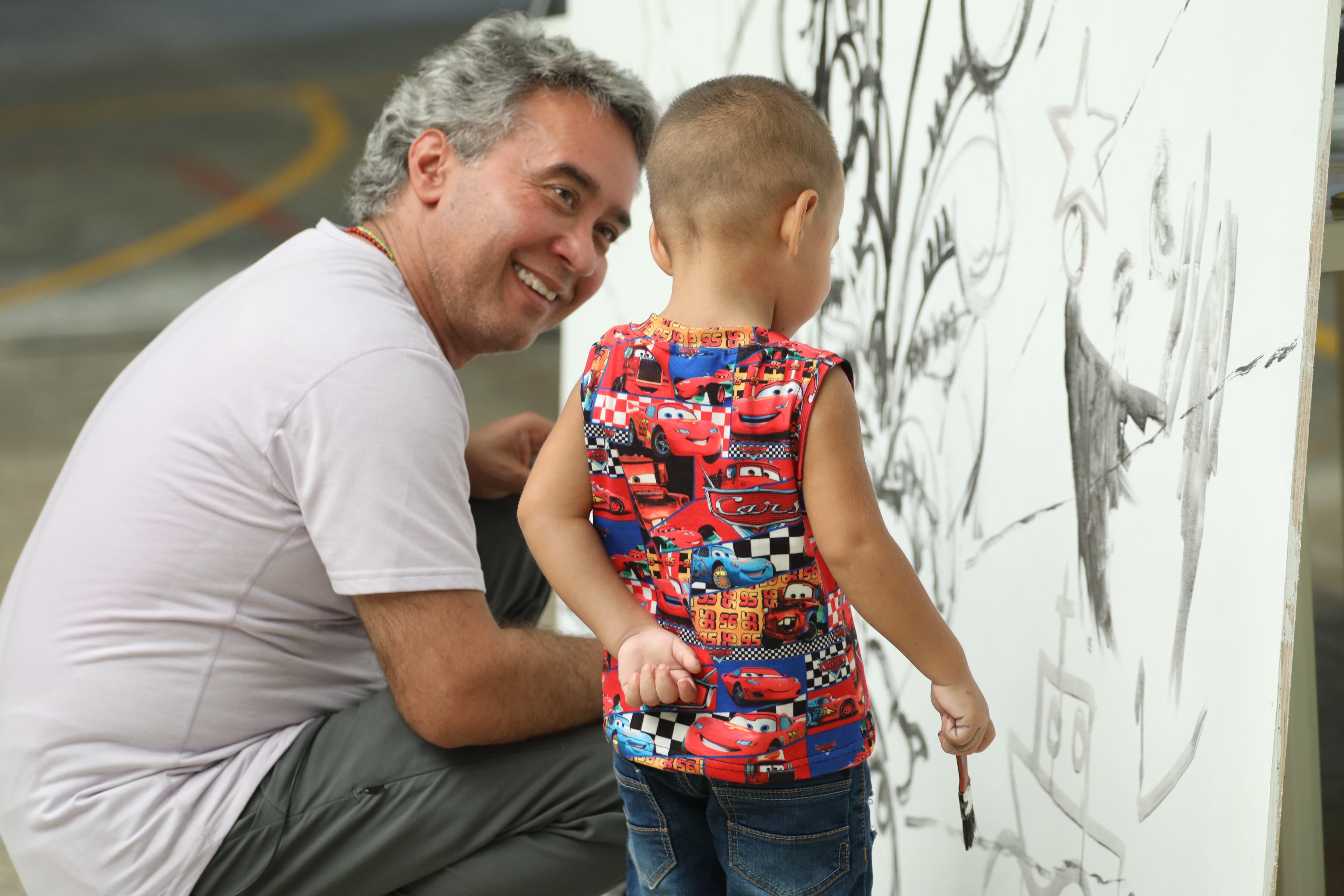 Pintor cubano Carlos Luna estuvo en Costa Rica y nos contó su historia