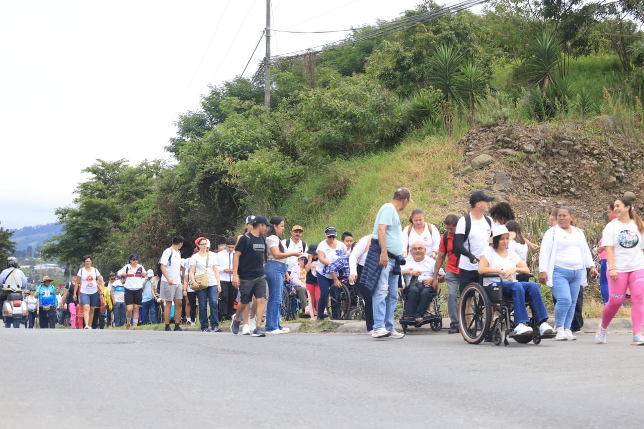 Romería en sillas de ruedas a la Basílica de Los Ángeles