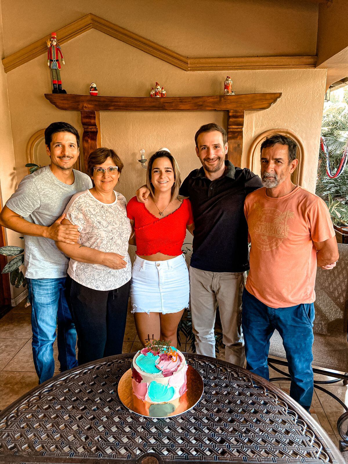 Sofía Bolaños tenía 24 años cuando de pura chiripa le descubrieron que tenía cáncer de pulmón. Nunca se fumó ni un cigarro por eso como que no entendió muy bien al principio por qué ella con un cáncer que, generalmente, le da a quienes fuman